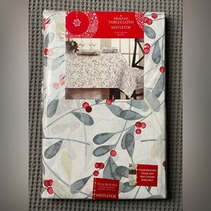 NWT 70” ROUND HOLIDAY BERRY TABLECLOTH WITH RED CREAM AND GRAY PATTERN